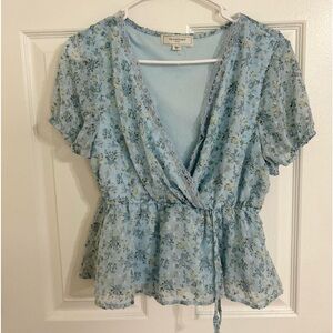 XL NWOT No Comment Baby Blue Floral Cropped Blouse.